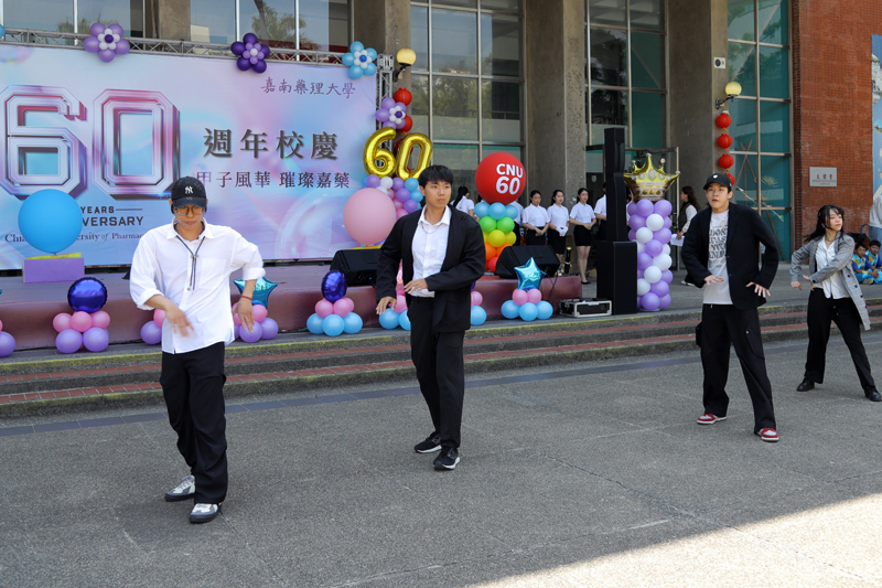 熱舞社勁歌熱舞炒熱現場氣氛