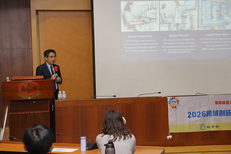 花凱龍教授分享生成式AI優化診療的全球佈局