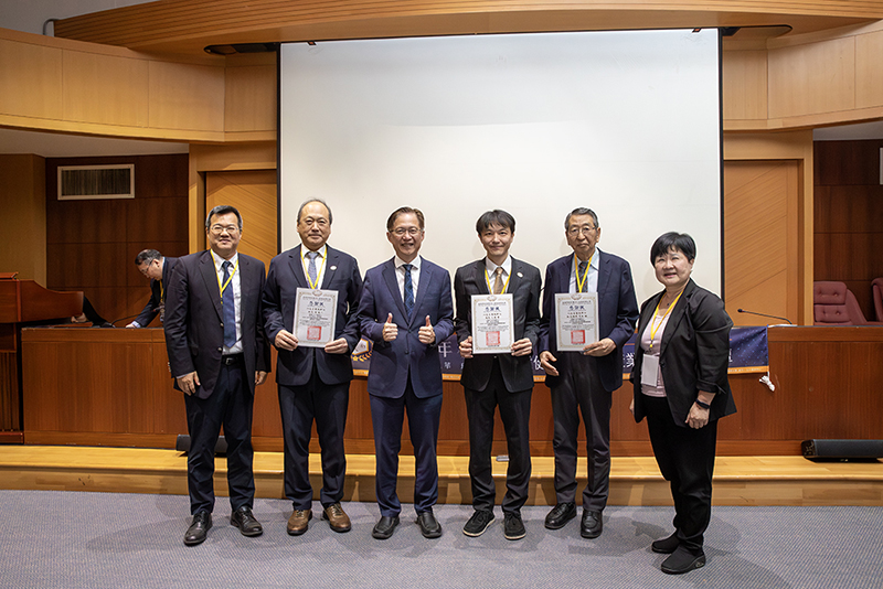 陳品晟主任秘書、智慧學院薛雅明院長、王四切校務諮詢顧問與來賓合影留念