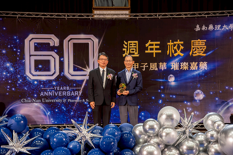 傑出校友以實際行動豪捐百萬回饋母校