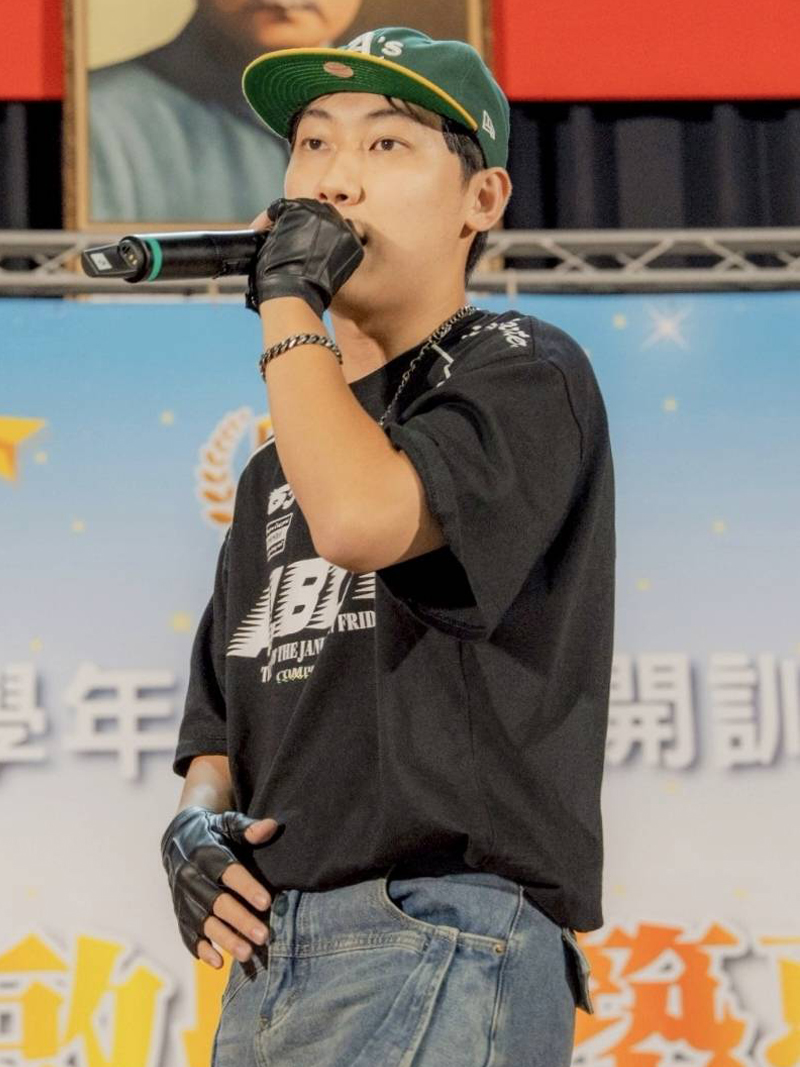 姚宥安是嘉南藥理大學創校60年來首支原創畢業歌曲「嘉藥夢」的創作者