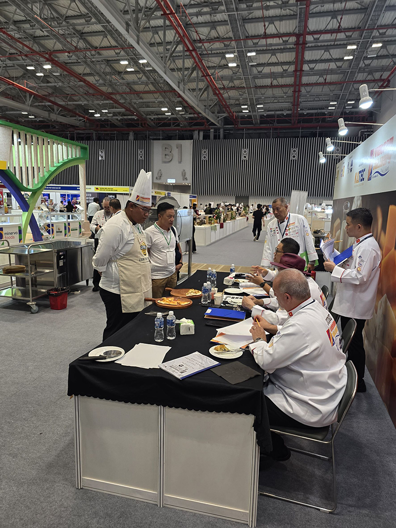 嘉藥江柏億以台灣味的三杯綜合菇披薩勇奪銅牌