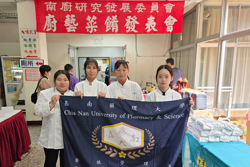 王明煌老師也常帶領學生參加廚師工會活動