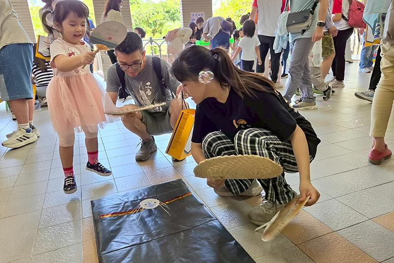 親子共同挑戰風力闖關遊戲