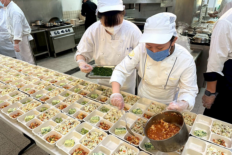 學生團隊深入瞭解院友需求 設計營養均衡軟嫩好入口的菜單