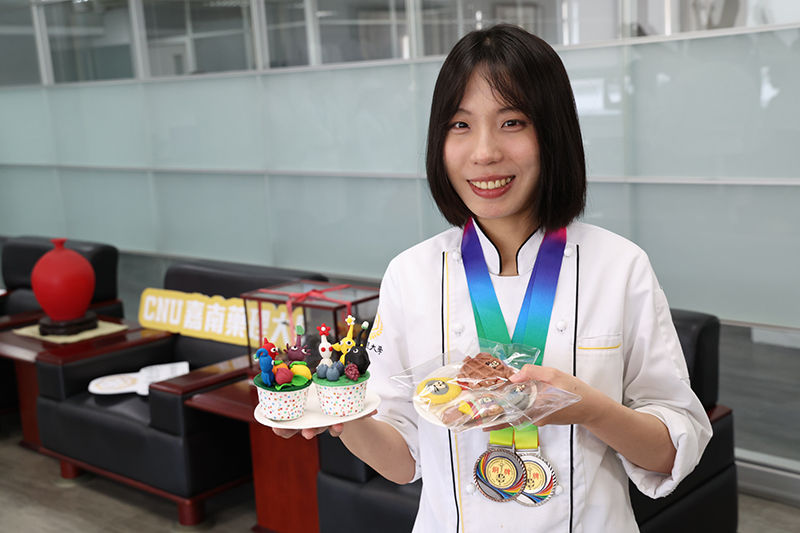 嘉藥藥學系劉玟汝在「造型創意杯子蛋糕組」奪得銀牌
