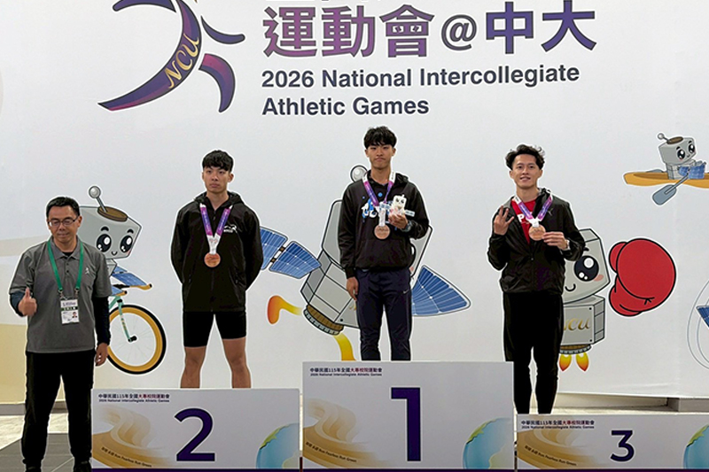 田徑代表隊陳志璿同學於一般男生組100公尺及200公尺賽事勇奪雙料金牌
