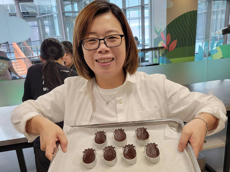 阿蓮里里長黃靖娟製作可可鳳梨酥產品