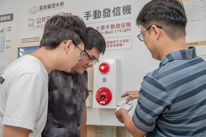 專業的師資讓嘉藥消防系學生畢業即與業界接軌