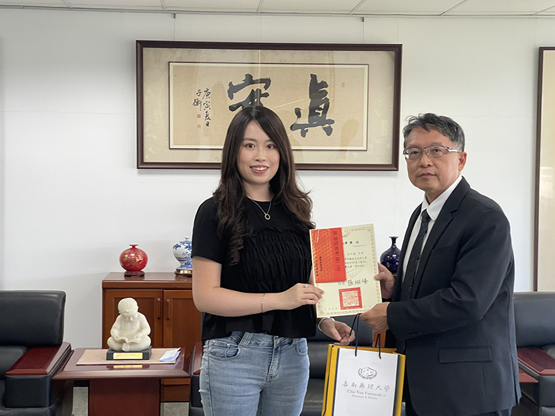 勇奪全國榜眼的何可馨,二年前是國考第一階全國第四名