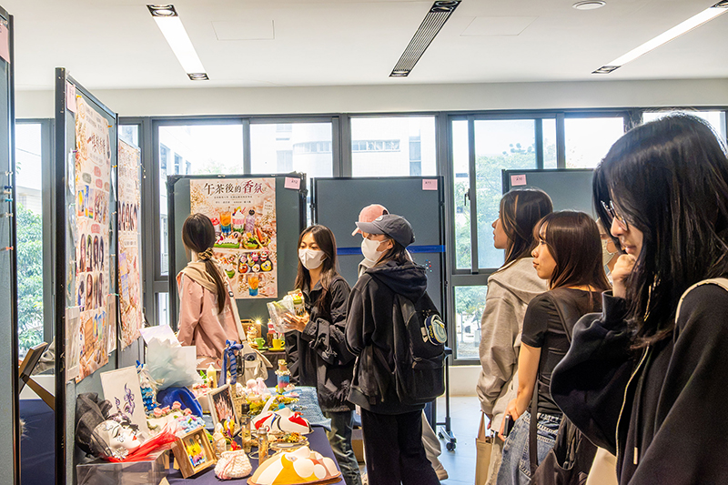現場展出粧品系學生競賽作品