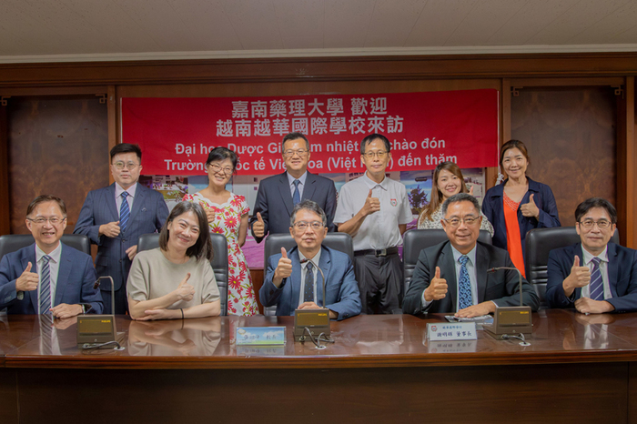 臺越攜手育才 嘉南藥理大學與越華國際學校簽訂MOU