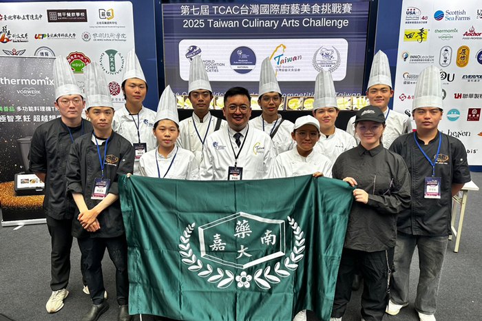 嘉藥餐旅系橫掃國際廚藝大賽！1銀11銅13佳作