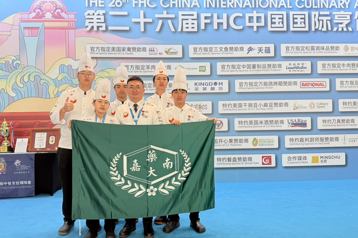 餐旅系西廚隊上海國際廚藝競賽大放異彩
