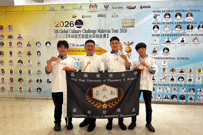 餐旅系西餐隊遠征砂拉越國際廚藝賽 勇奪4銀2銅