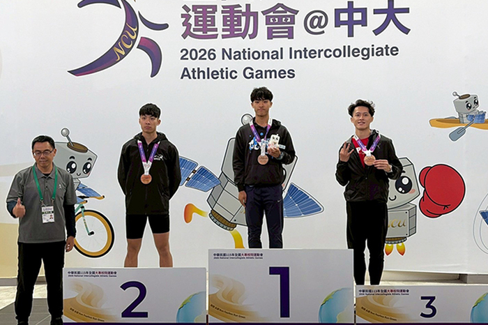 田徑代表隊陳志璿同學於一般男生組100公尺及200公尺賽事勇奪雙料金牌