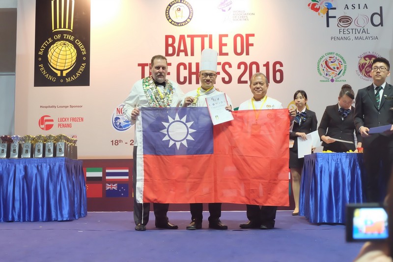 趙偉廷老師於2016檳城競賽獲頒金牌