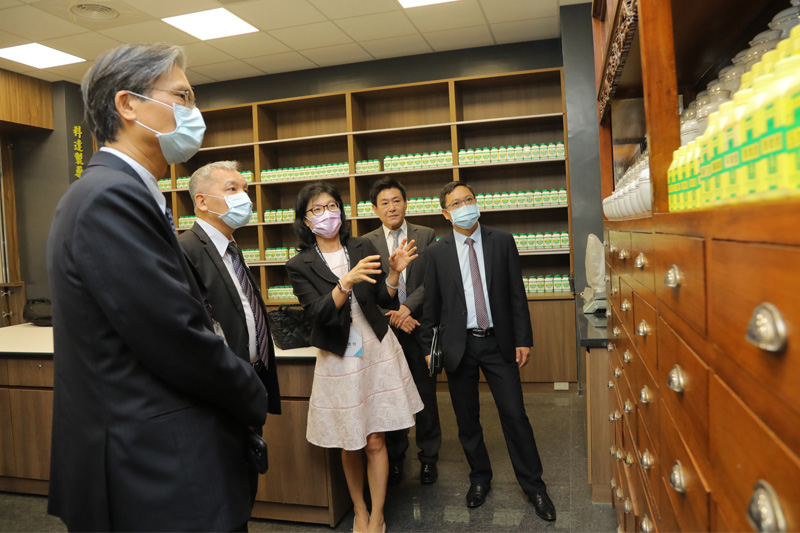 越南大使參觀本校臨床藥學教學中心