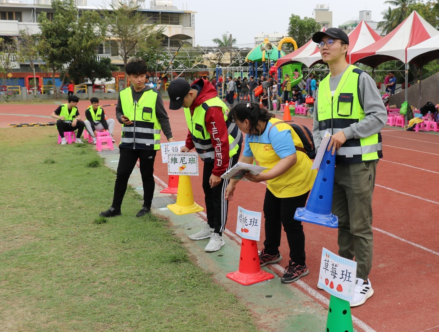 本校體育志工協助仁德幼兒園校慶運動會2