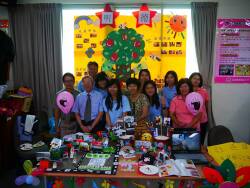 Chair Jensen Chang (front row, second from the left) and teacher Lu Yu-Cong (back row, left) at an exhibition of the achievements of a community  psychological health services volunteer project