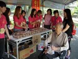 Students and staff providing service at a Yu-Zen Retirement Center activity